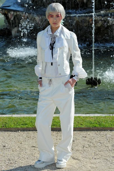Look 24